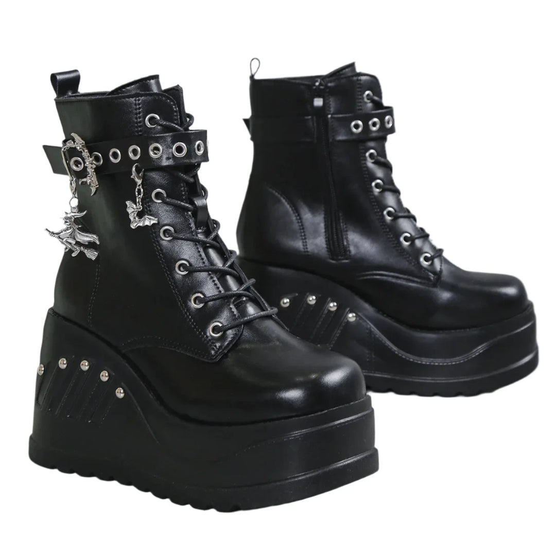 'Haunted House' Boots