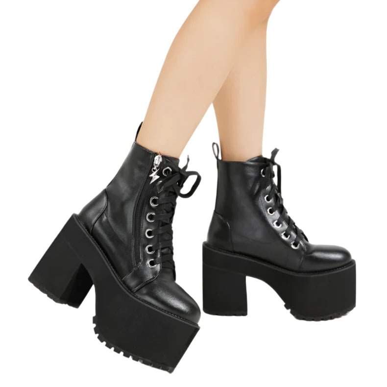 Fall for Me Platform Boots - Lace & Thornz