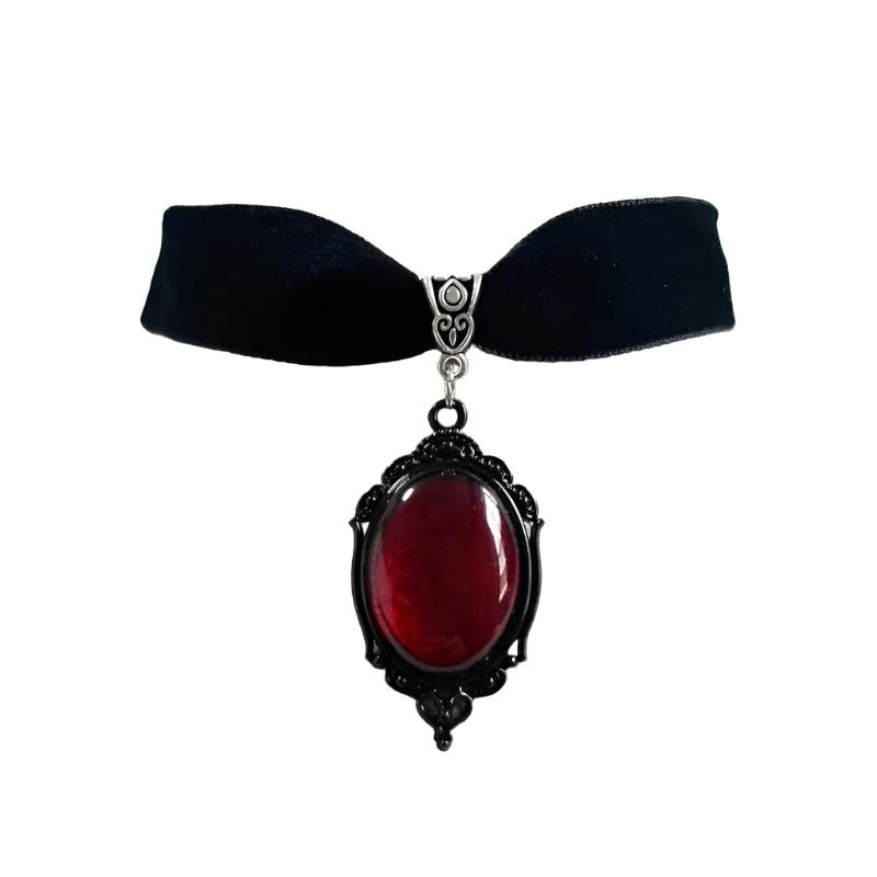 Immortal Desire Velvet Pendant - Lace & Thornz