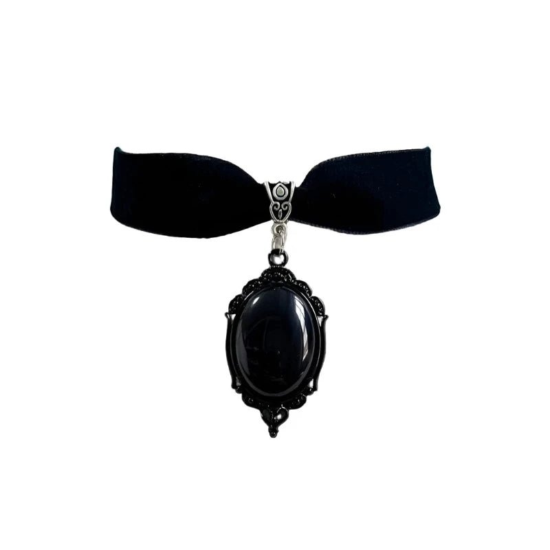 Immortal Desire Velvet Pendant - Lace & Thornz